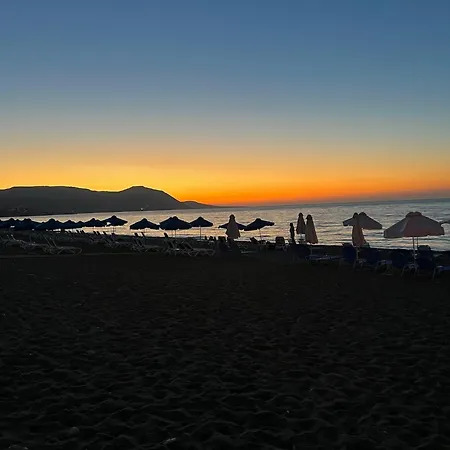 Villa - Sleeps 6 - Near Local Attractions