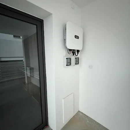 Villa - Sleeps 6 - Near Local Attractions *