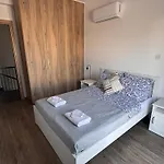 - Sleeps 6 - Near Local Attractions *