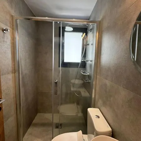 Вилла - Sleeps 6 - Near Local Attractions *