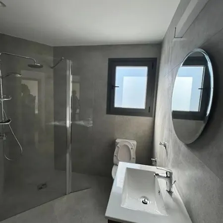 - Sleeps 6 - Near Local Attractions * Лимасол