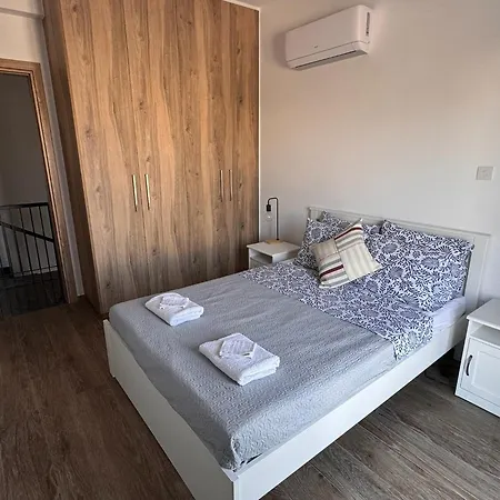 - Sleeps 6 - Near Local Attractions *