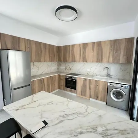 - Sleeps 6 - Near Local Attractions * Лимасол