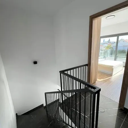 - Sleeps 6 - Near Local Attractions * Лимасол