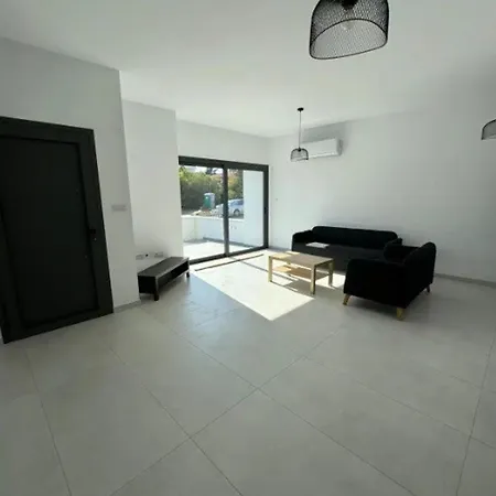 - Sleeps 6 - Near Local Attractions *