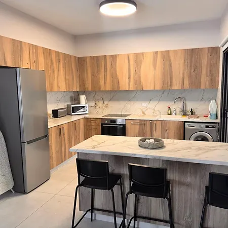- Sleeps 6 - Near Local Attractions