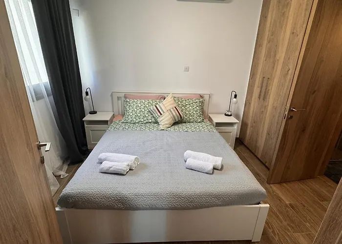 Vila - Sleeps 6 - Near Local Attractions Lemesos