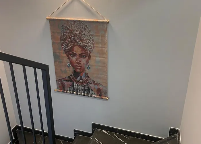 Vila - Sleeps 6 - Near Local Attractions *